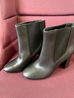 Stuart Weitzman Black Leather Chelsea Block Heel Ankle Boots